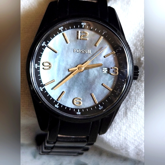 Fossil Black Watch with Abalone Face - Picture 2 of 6